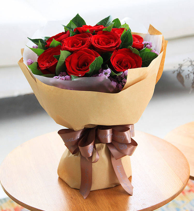 Corolla Red Roses