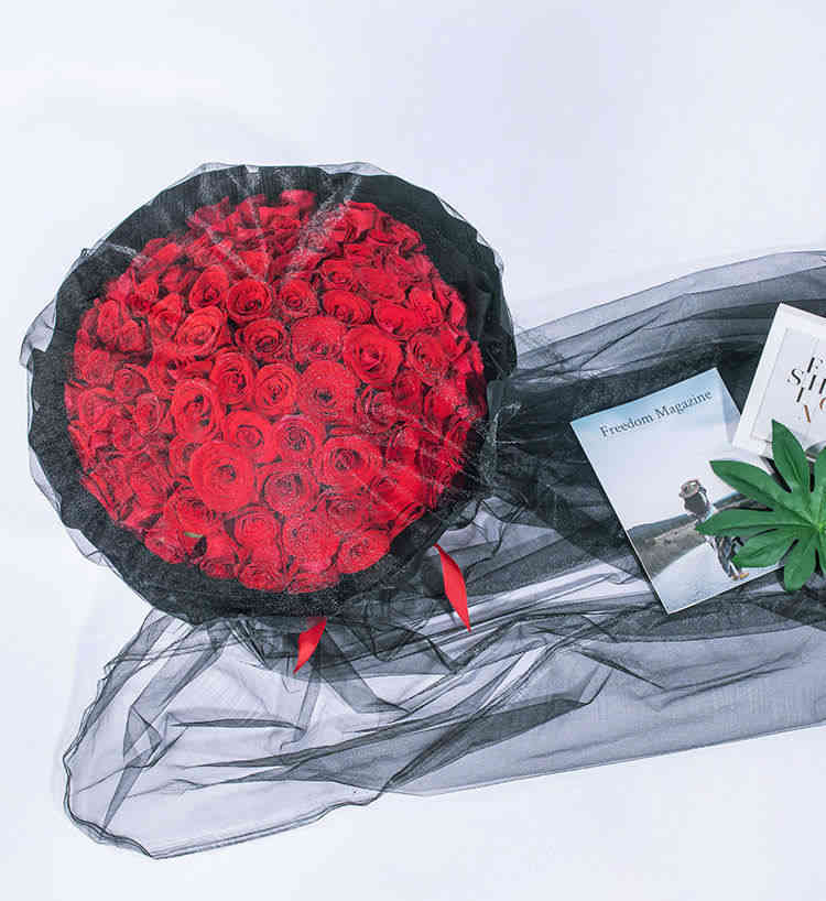 Corolla Red Roses