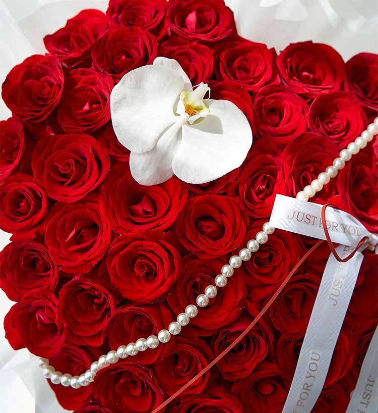 Heart-Shaped 52 Red Roses — alternate view