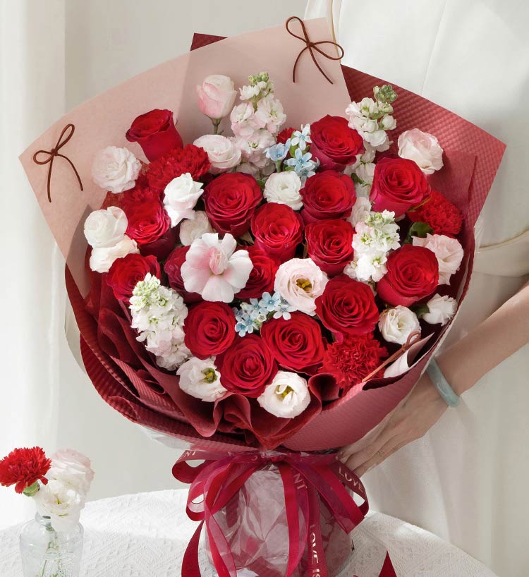 Tender Passion Red Roses